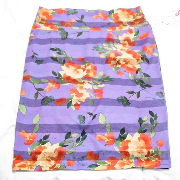 SALE LuLaRoe - Size S Cassie Skirt - Picture 1 of 3